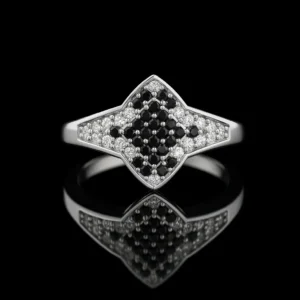 Black And White Diamond Shield Ring Nº7