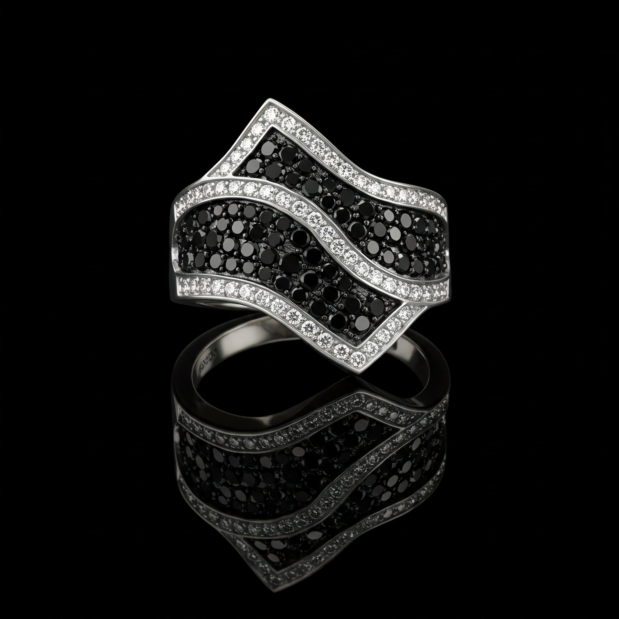 Black And White Diamond Split Peaks Ring Nº4